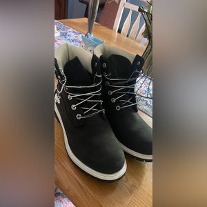 Brand new only worn once timberland boots